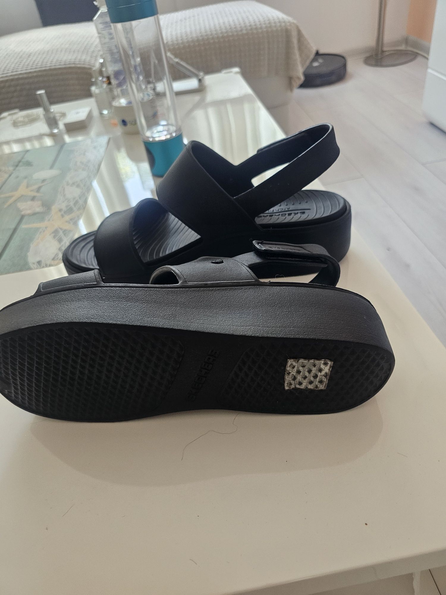 ПродавамСандали Skechers FOAMIES
в черно с платформа 111257
