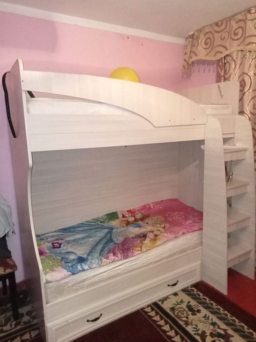 Екі этаждық кровать сатылады.