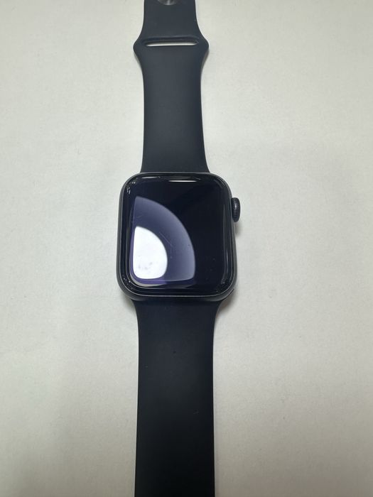 Продам Смарт-часы Apple Watch SE 40 мм черный