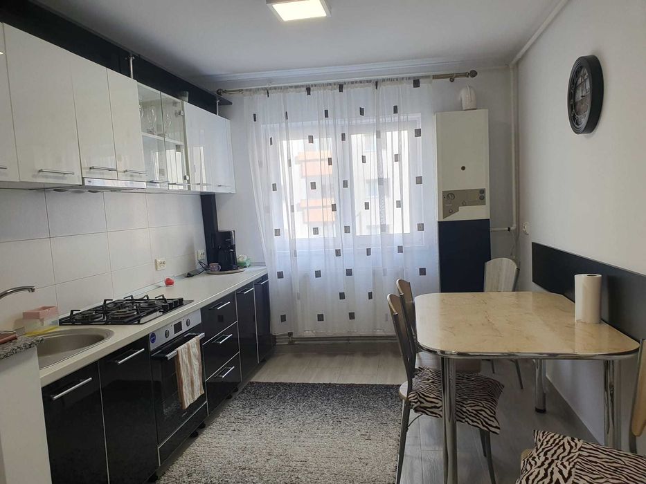 Închiriez apartament