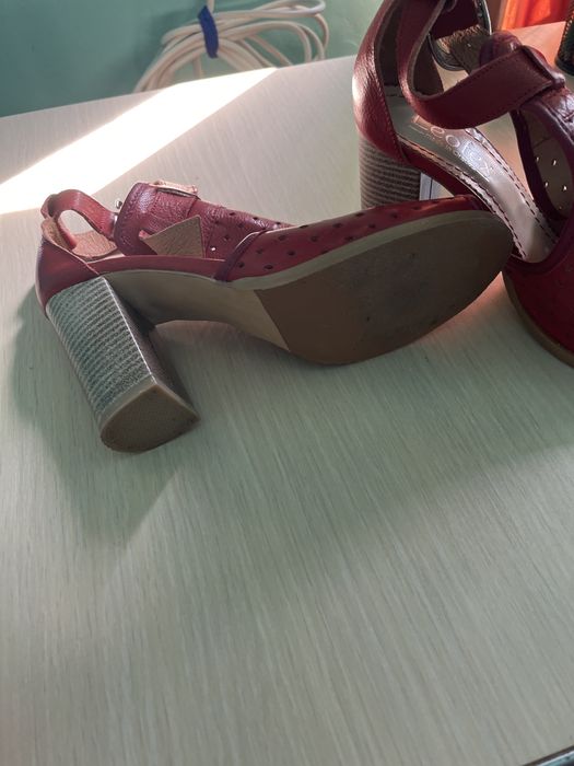 Sandale noi marimea 38