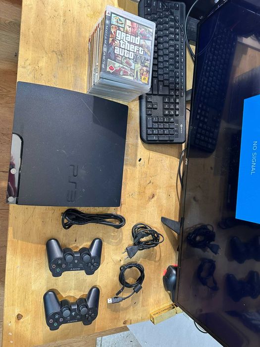 Consola sony playstation 3 slim cu jocuri multe si 2 manete