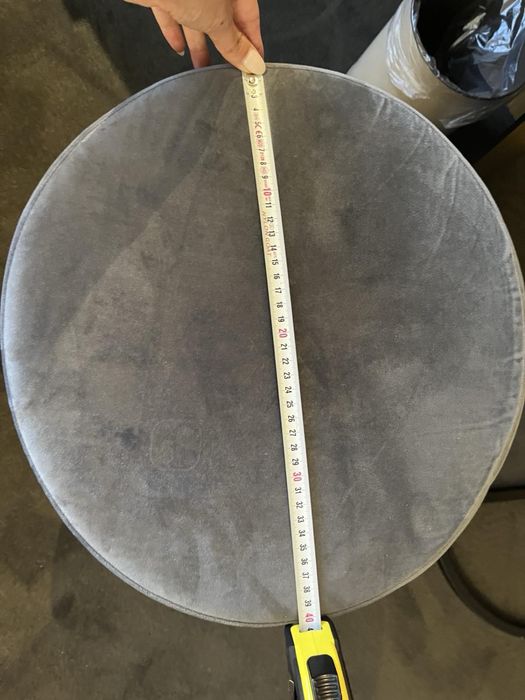 Табуретка с метална основа