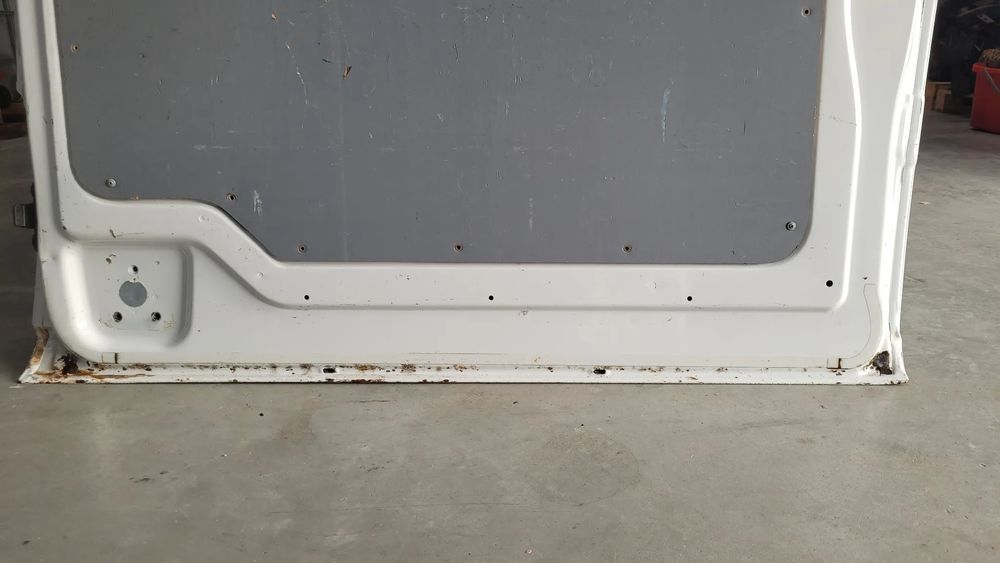 Usa culisanta stanga / dreapta model cu tabla pentru Mercedes Vito W63