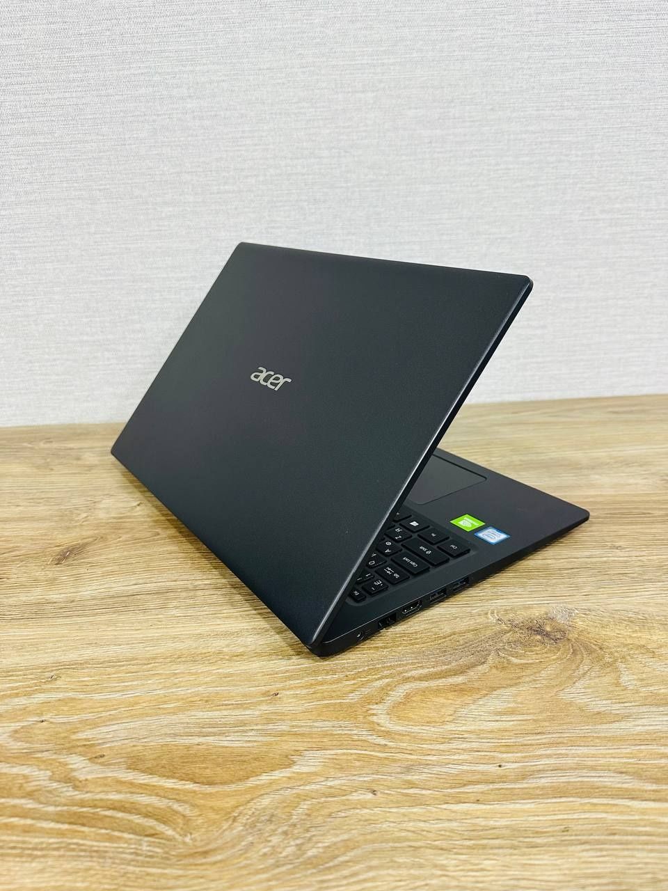 Igravoy Noutbuk acer  i7 8 gen