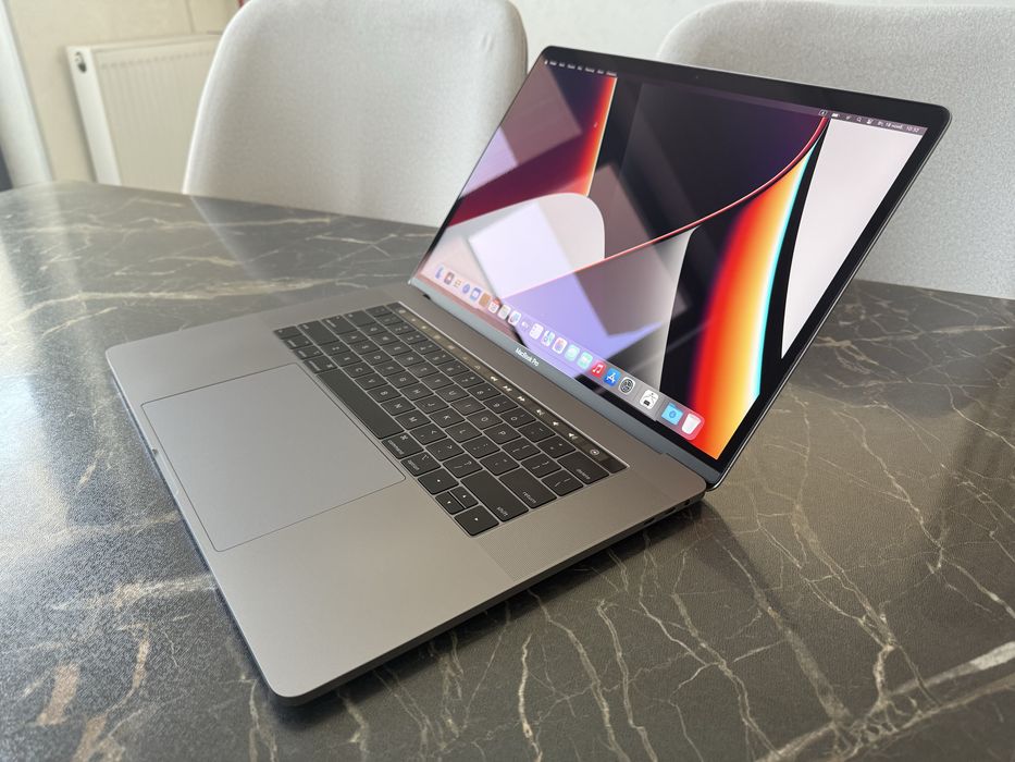 MacBook Pro 2019год. Core i7-9750H/16/512GB. RETINA 15