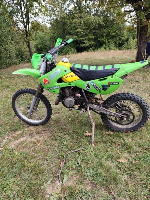 Vînd cross kavasaki de 65cc cu cilindru mărit la 82cc