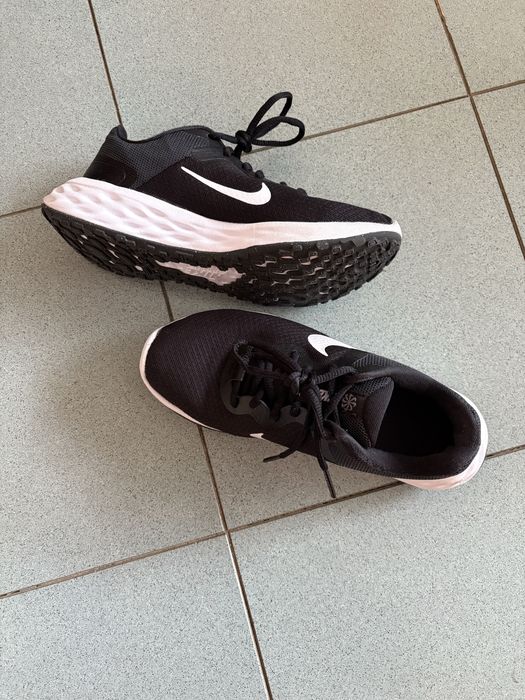 Спортни дамски обувки NIKE