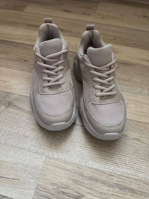 Кроссовки женские бежевые