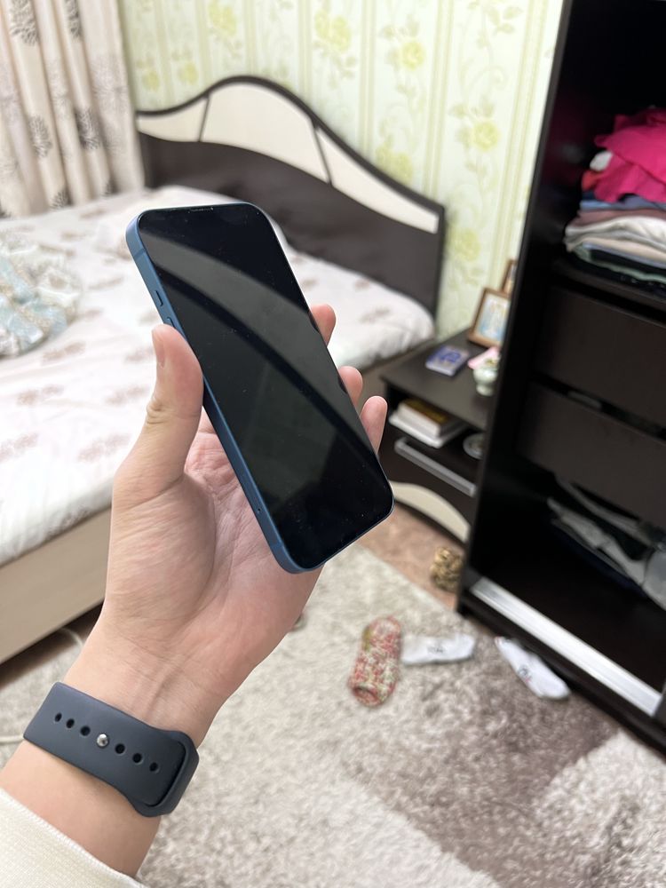 Продаю iPhone 13 в отличном состояние все работает