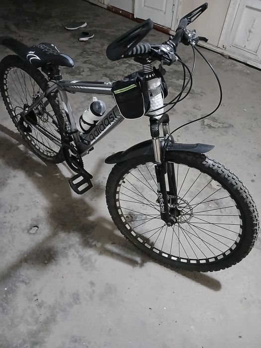 Velesoped  adidas holati ideal srochna sotiladi