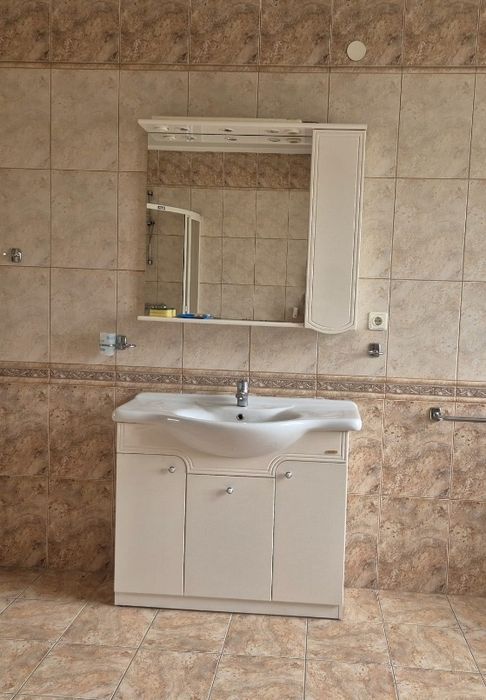 Dulap baie cu oglinda, chiuveta, baterie, dulap in stare foarte  buna