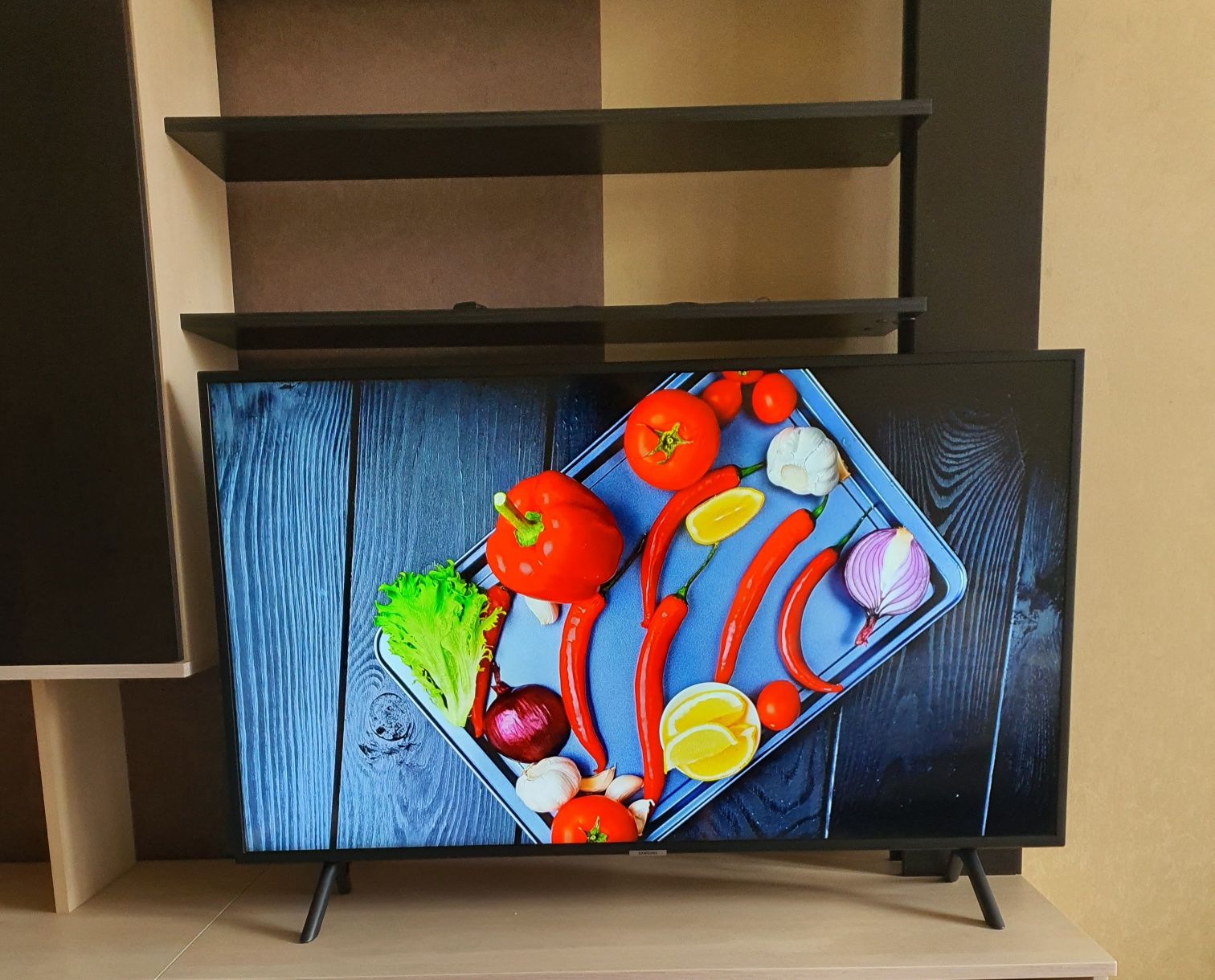 4К телевизор Samsung 109cm Smart Wi-Fi YouTube