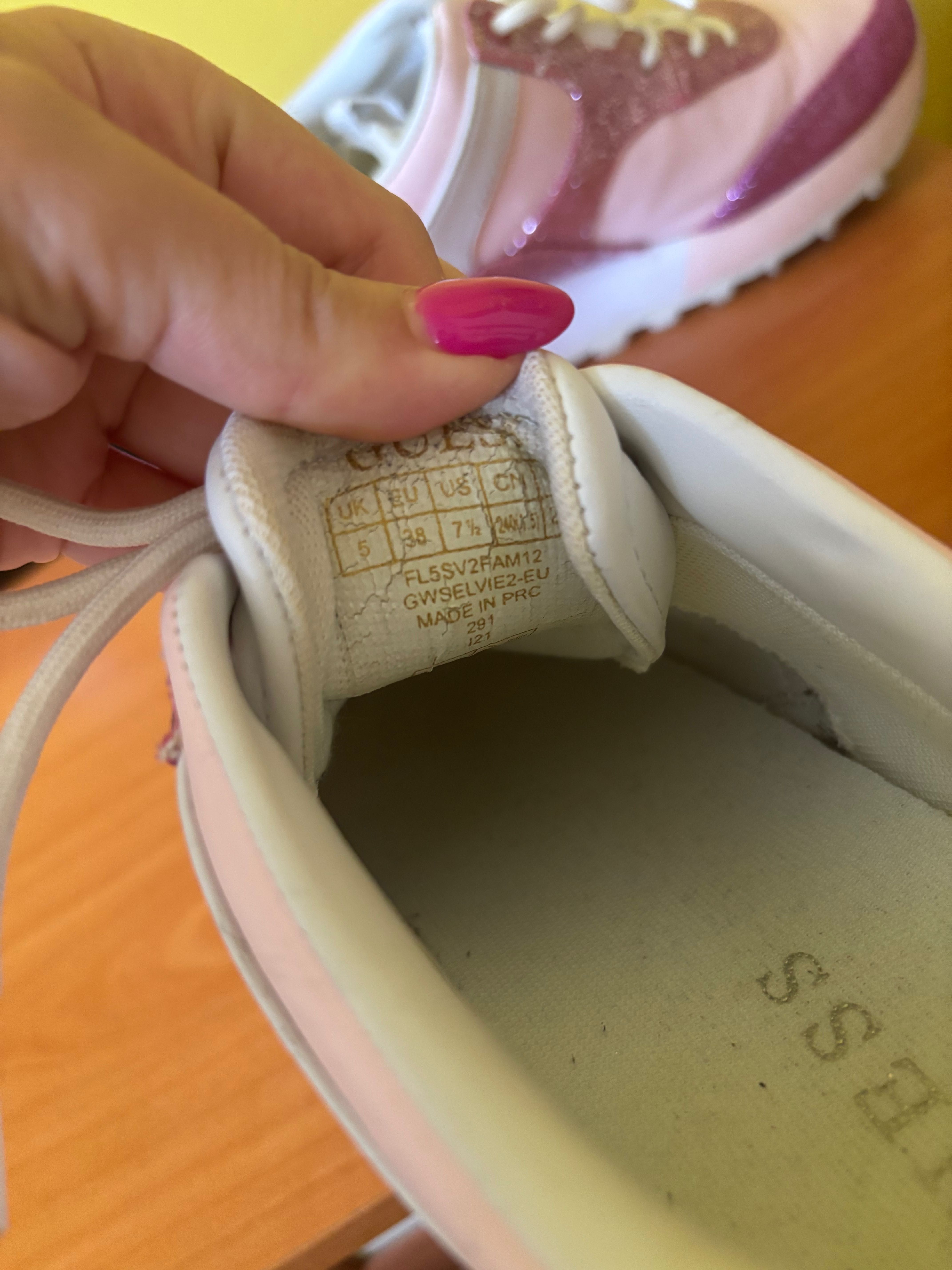 Дамски маратонки GUESS