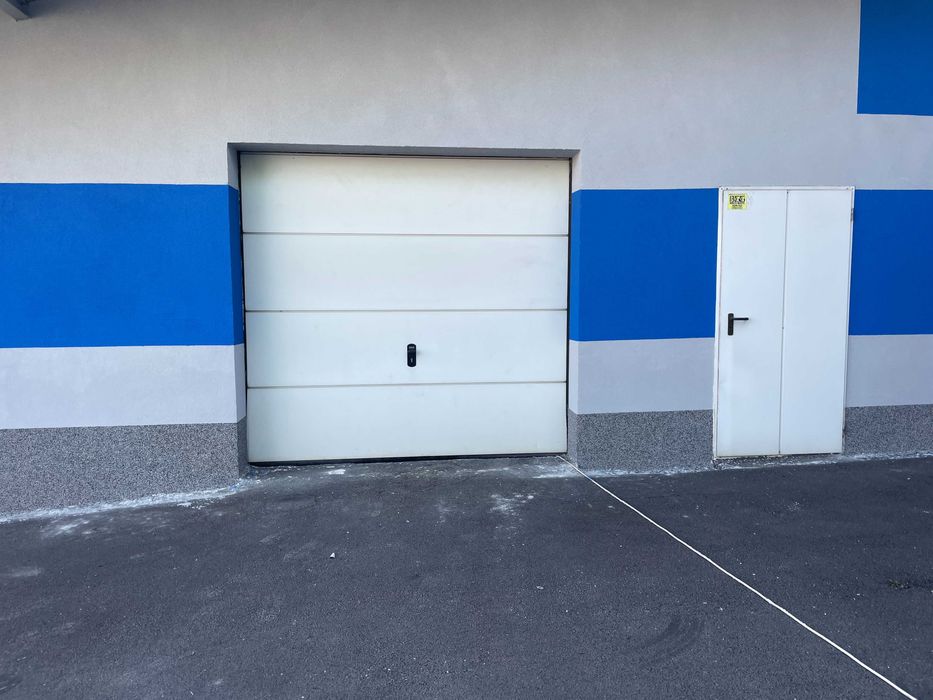 Ofer spre inchiriere depozit 200 mp plus anexe  , zona Brintex