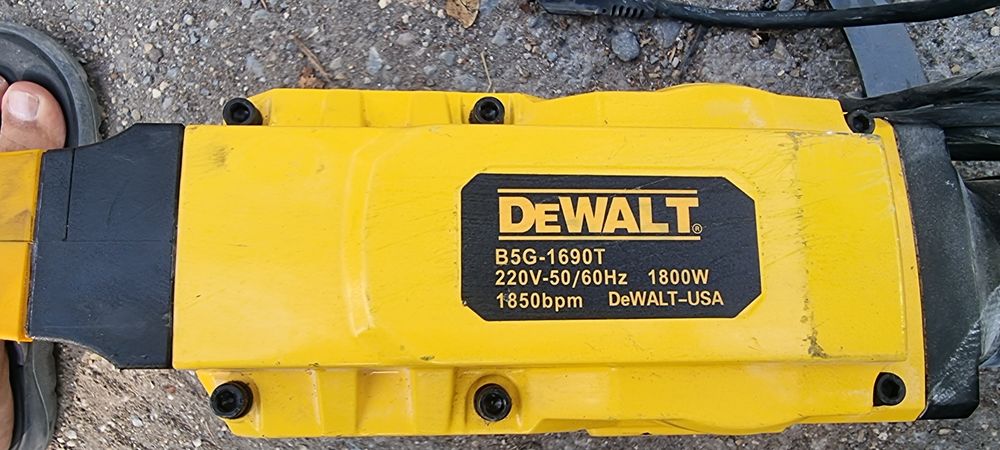 Професионален къртач Dewalt . 1800 W.