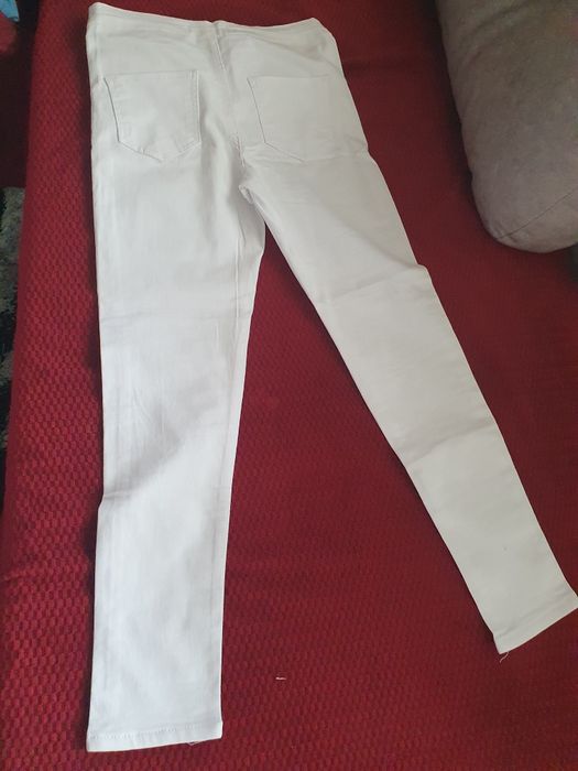 Бял еластичен панталон XL