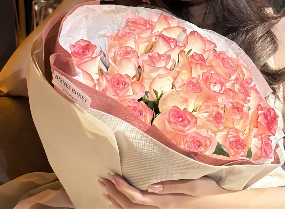 продам цветы,подарили сегодня 25 шт роз за 8к