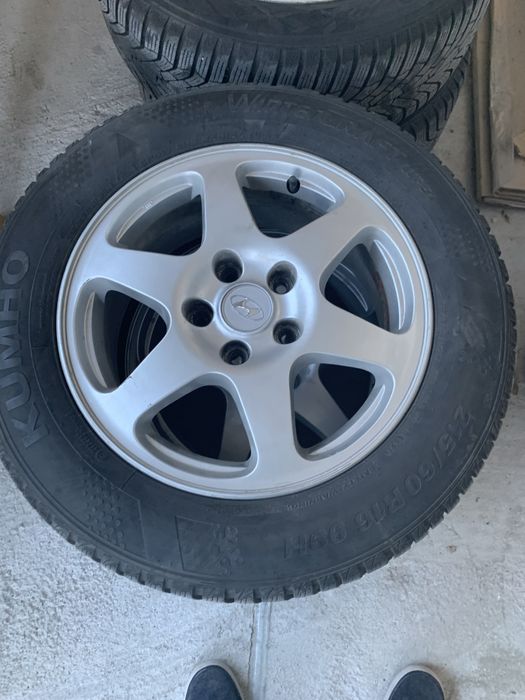 Зимни гуми Kumho 215/60/16 с алуминиеви джанти за Hyundai