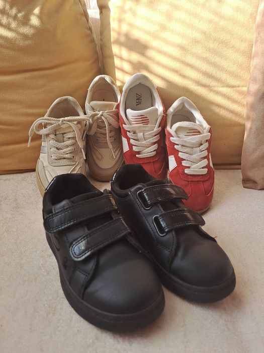 Лот детски кецове за момиче.