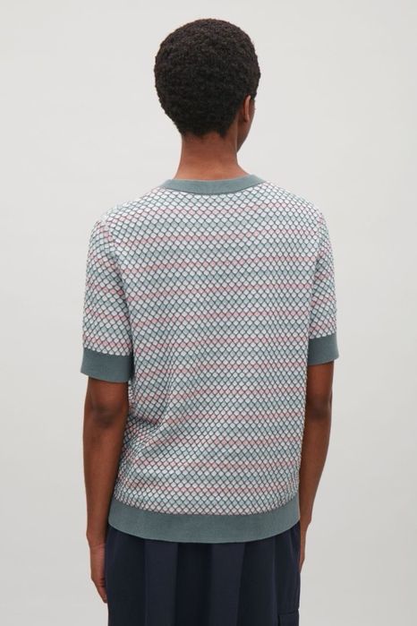 COS топ с къс ръкав