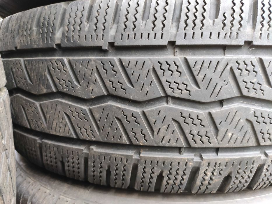4бр Зимни гуми за бус 225 70 15 С - Hankook