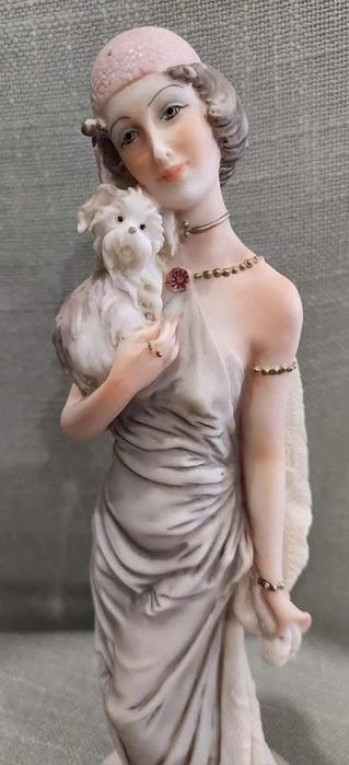 Елегантна дама със своя домашен  любимец, Capodimonte