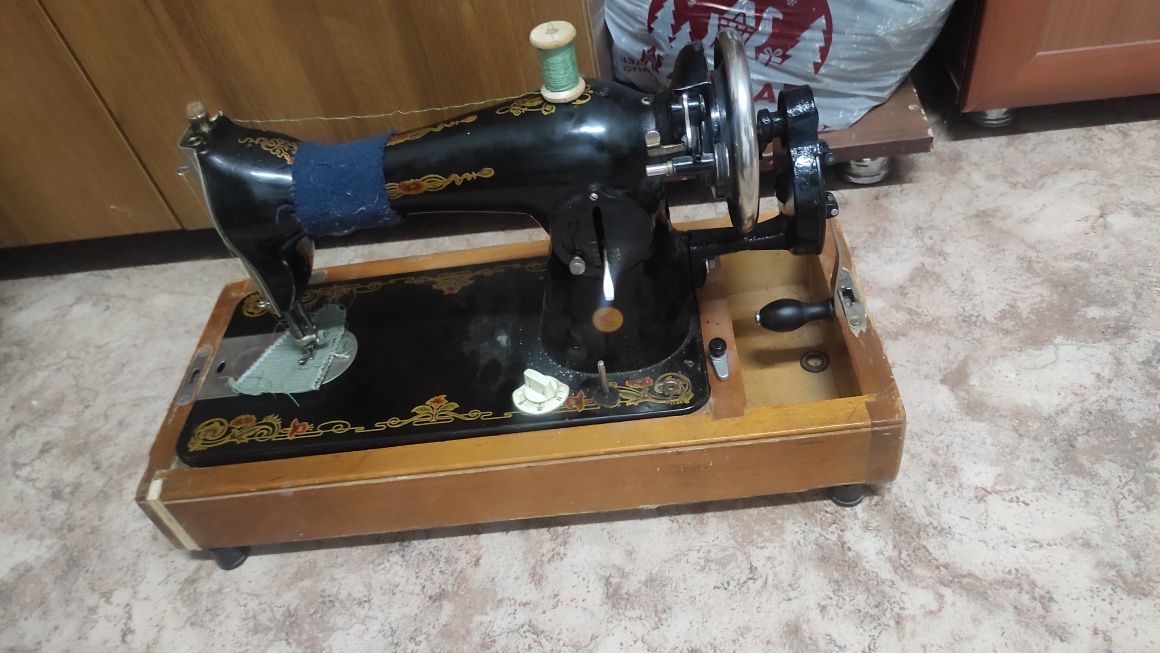 Продам швейную машинку ручную
