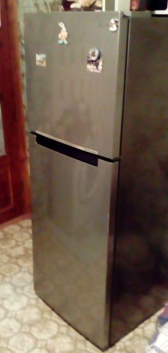 Х/к SAMSUNG бесшумный,инверторный,серебро,отл состояние.
