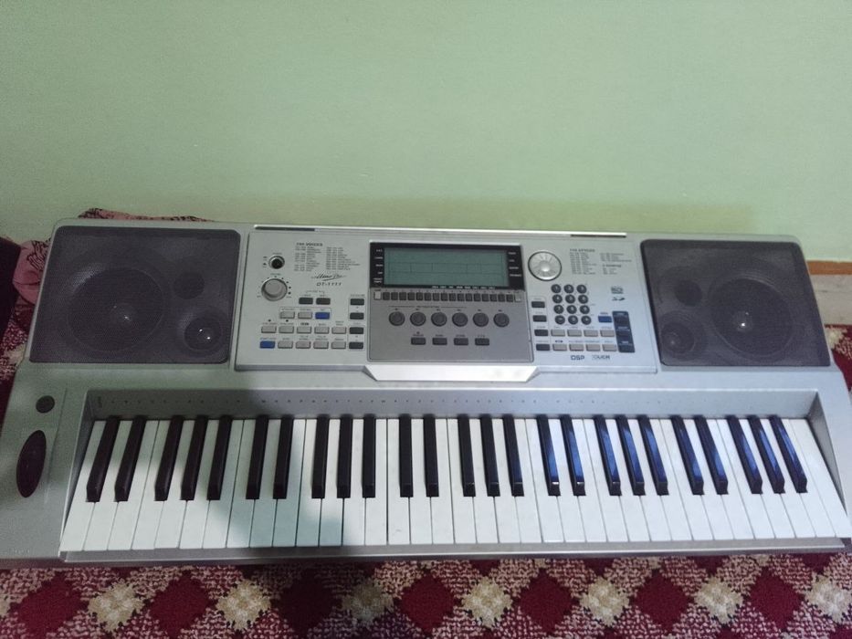 Синтезатор сотилади