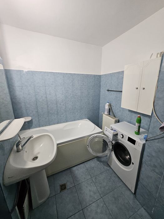 De inchiriat apartament 4 camere