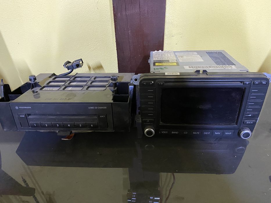 Navigație +Magazie CD VW Passat B6 pret 500 lei