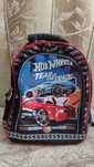 Ученическата раница "Hot Wheels