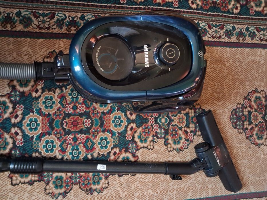 Пылесос Samsung 1800W. См.описание и фото.