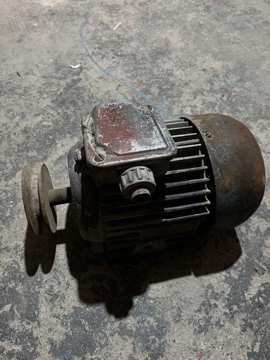 Электродвигатель асинхронный 1,1 кВт (СССР)