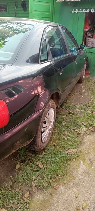 Vând AUDI A4 negru