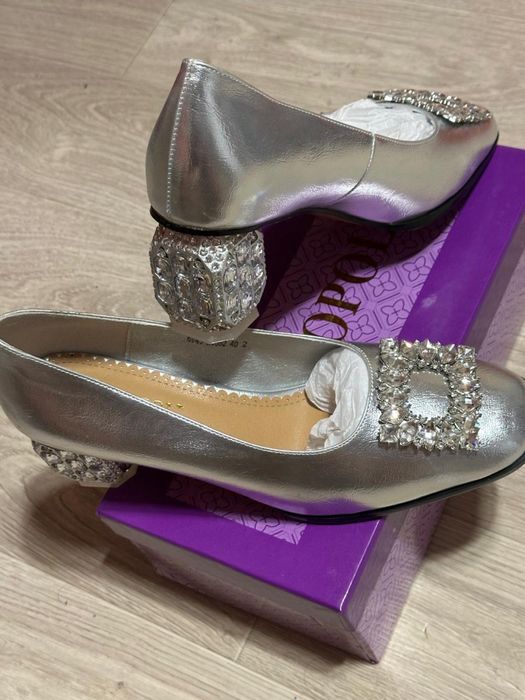 Продам новые туфли 41 размера. Не подошли по размеру. Цена -35 тыс. Зв