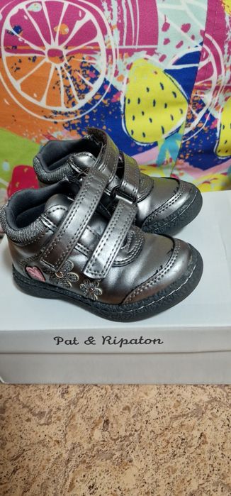 Отдам ботиночки за символическую цену 20-21 размер