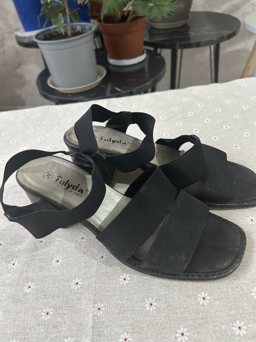 Продаются босоножки