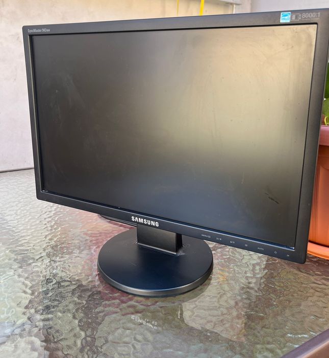 Monitor Samsung cu diagonala 20-25 inch