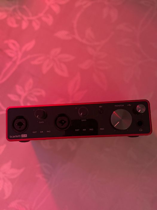 Vând Focusrite 4i4 ușor negociabil ‼️