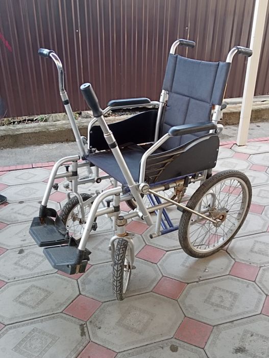 Инвалдиный коляска