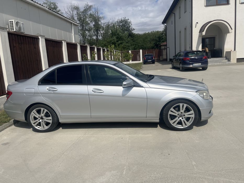 Mercedes C 200.