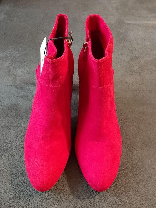 Дамски боти на ток