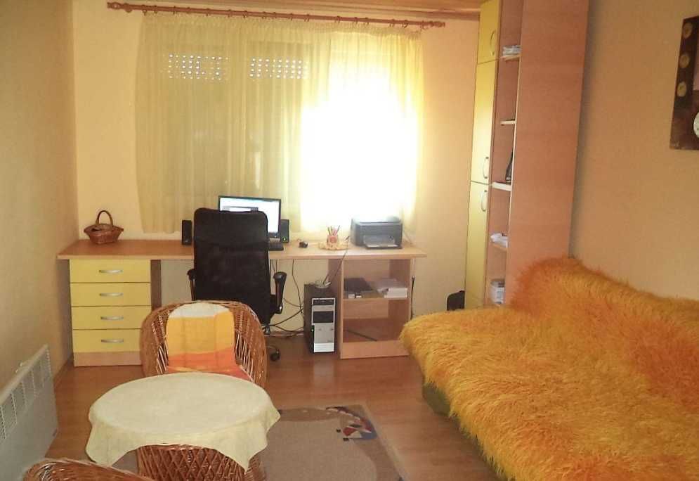Дава се под наем Тристаен апартамент в Пловдив, Коматево - 90 кв.м за 285.6 € - Снимка #1