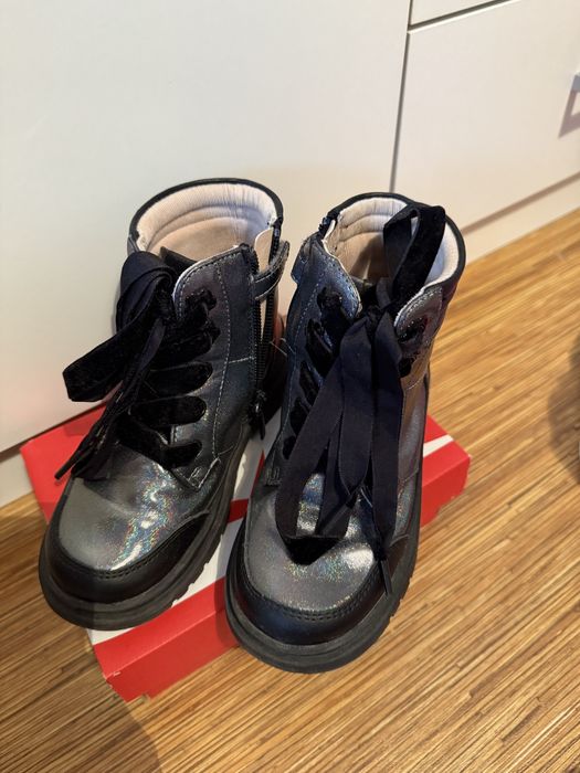 Изключително запазени детски обувки NiKE