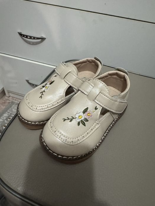 Обувь для девочки 3-4 годика