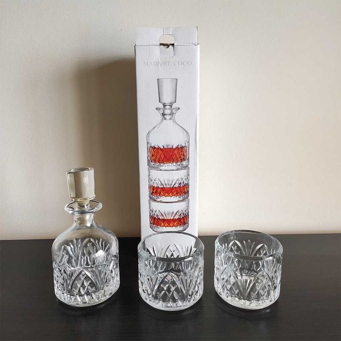Set whisky - 2 pahare si sticla suprapozabile