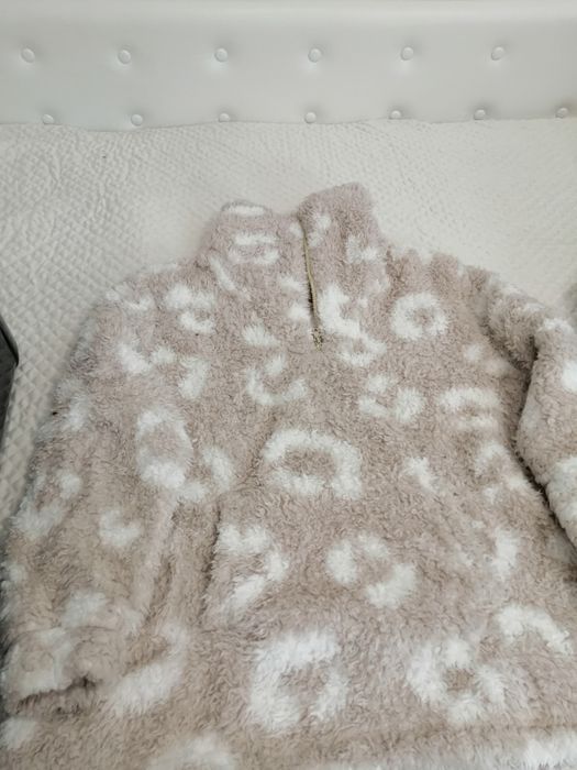 Дамски пуловери, закупени от Германия.