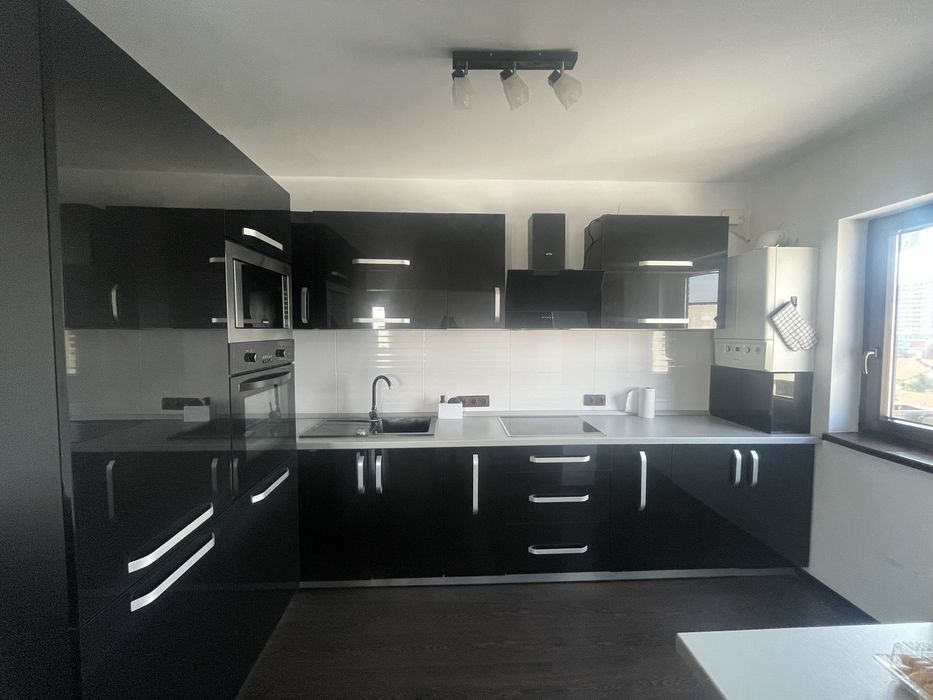 Chirie ultracentral apartament cu 4 camere